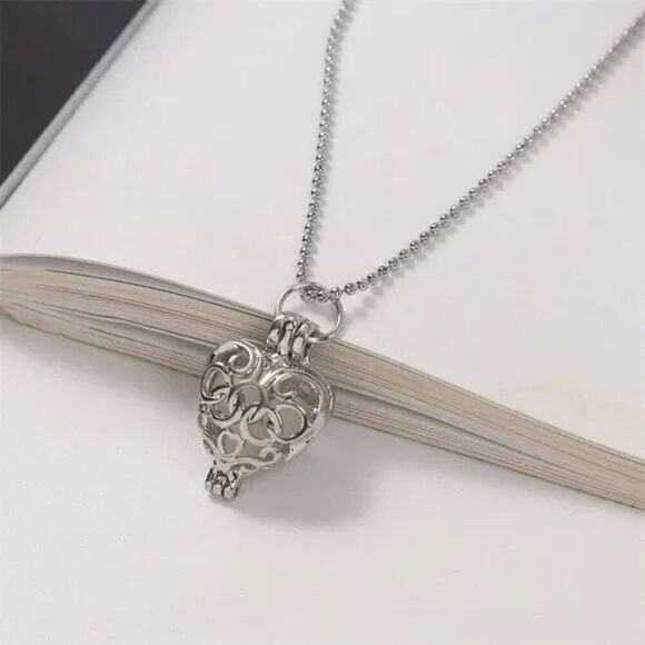 2/$21 Luminous Heart Shaped Necklace - Glow in the Dark Necklace - Picture 1 of 6